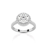 خاتم ألماس صناعي دائري القطع بوزن 2.5 قيراط مع هالة من الألماس