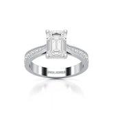 خاتم ألماس صناعي بقطع الزمرد بوزن 2.35 قيراط