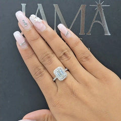 خاتم ألماس صناعي بتصميم هالة زمرد بوزن 3.60 قيراط (جاهز للتسليم)