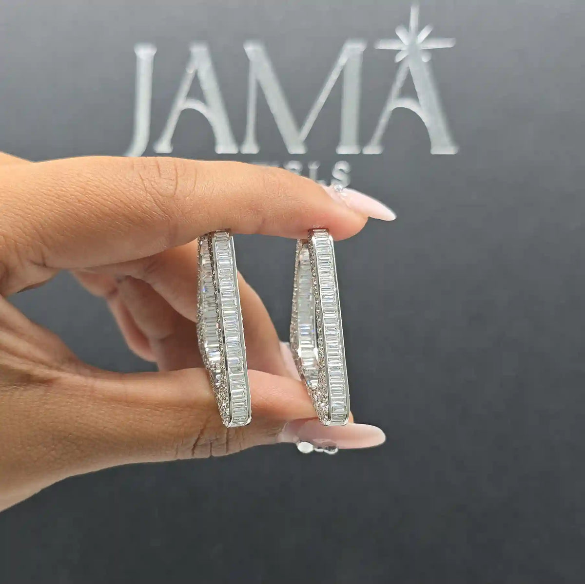 أقراط حلقية مثلثة الشكل بوزن 10.70 قيراط (جاهزة للتسليم)