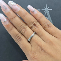 خاتم مفتوح مرصع بألماس صناعي بوزن 0.20 قيراط مع ألماس دائري (جاهز للتسليم)