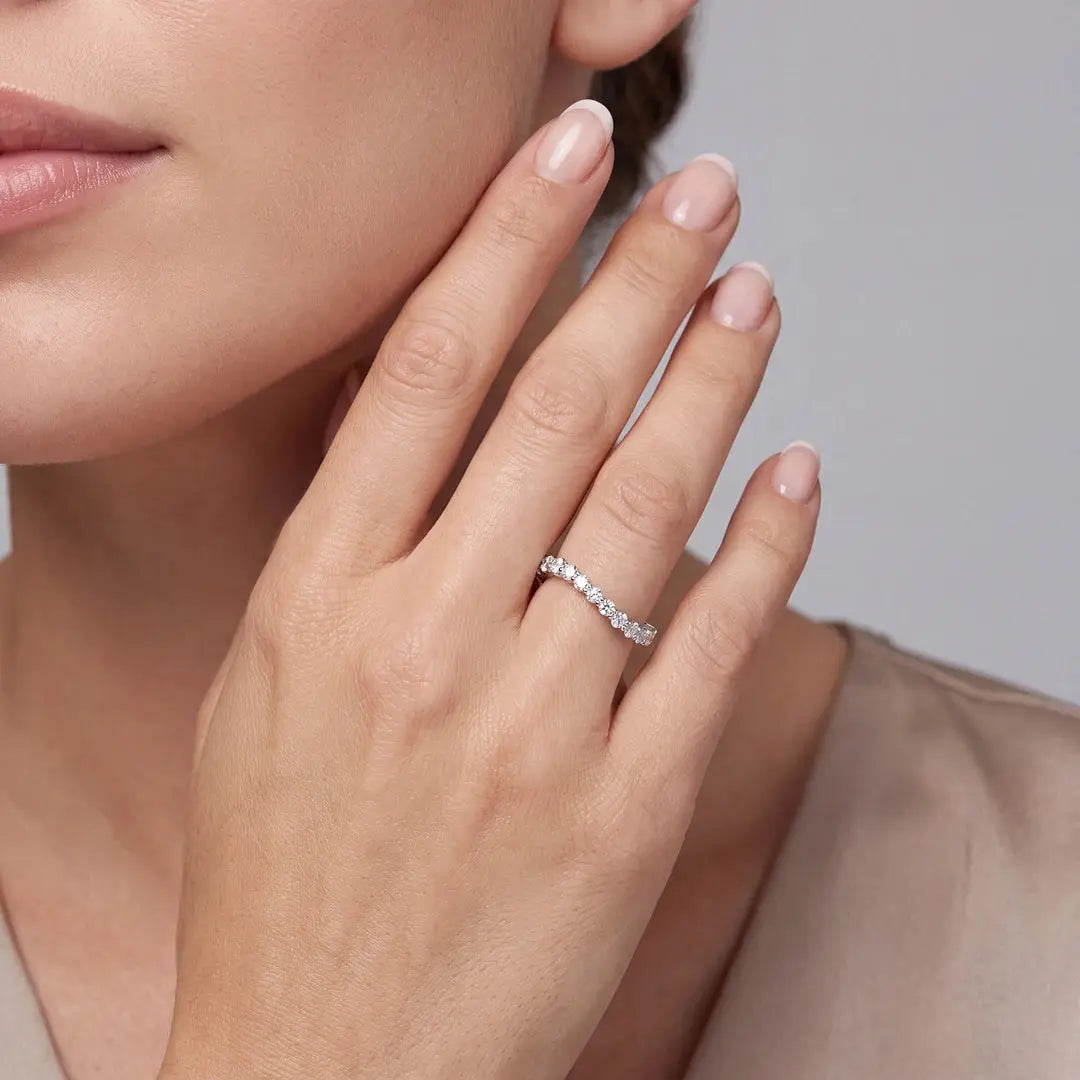 0.85 CT Round Diamond Wave Band
