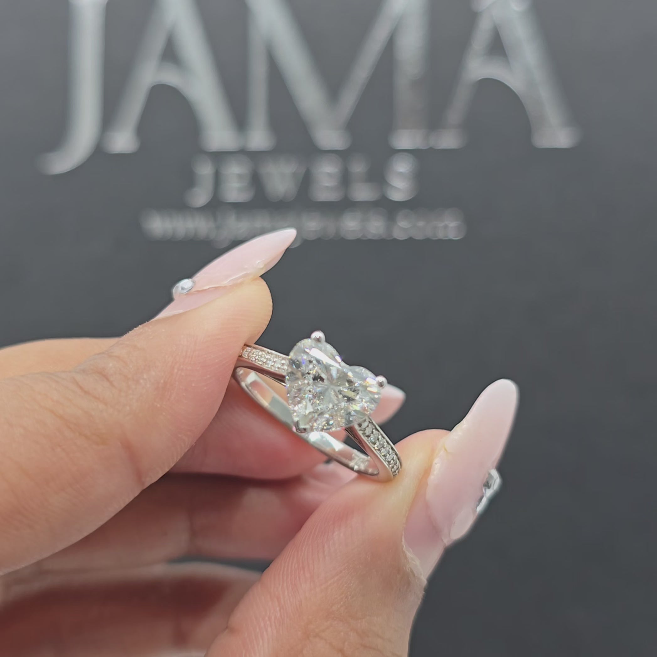 خاتم ألماس مخبري بقطع على شكل قلب بوزن 2.10 قيراط (جاهز للتسليم)