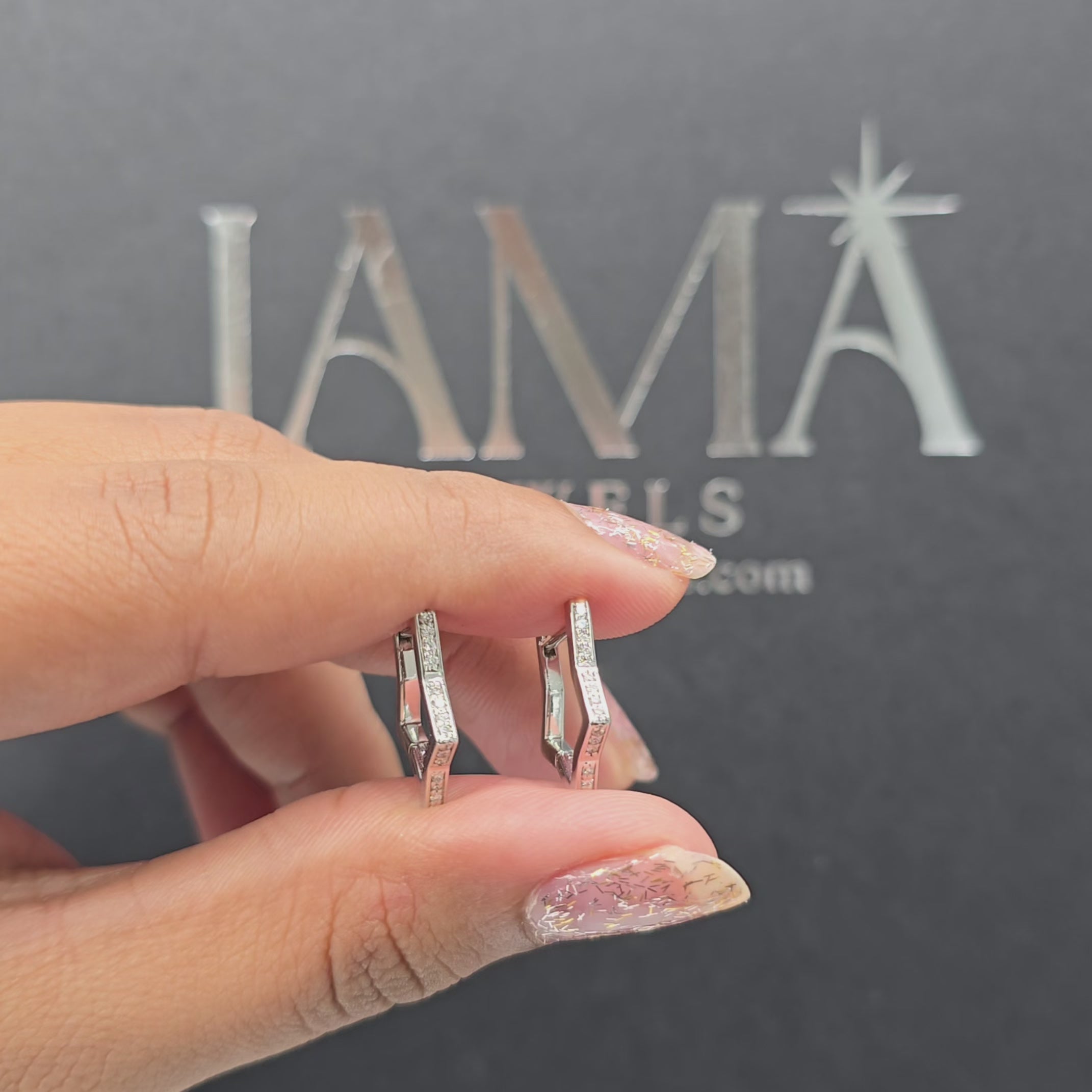 حلق حلقي على شكل نجمة مرصع بألماس دائري (جاهز للتسليم)