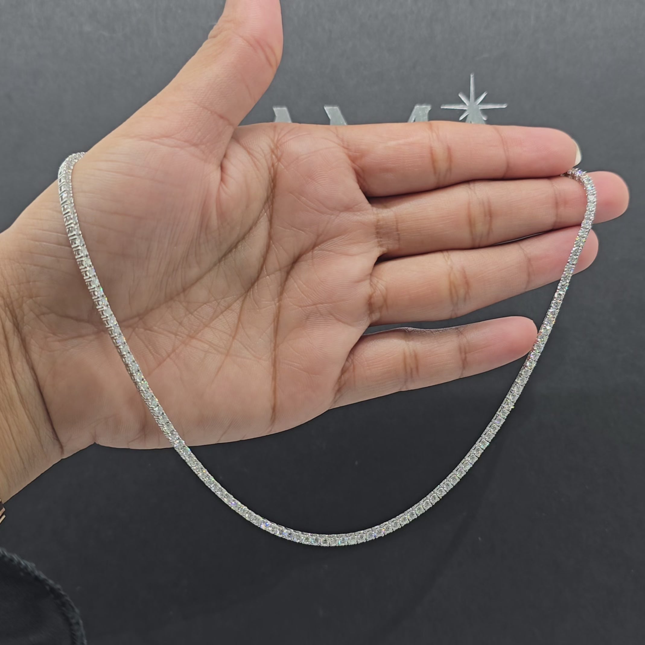 قلادة تنس مرصعة بماسة مستديرة بوزن 8.45 قيراط (جاهزة للتسليم)