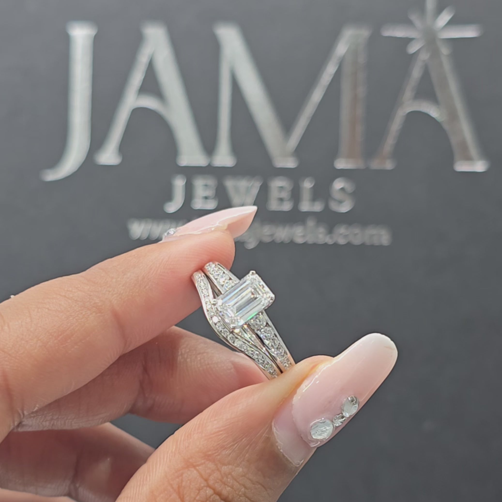 1.40 CT Emerald Solitaire Two Layer Diamond Ring
